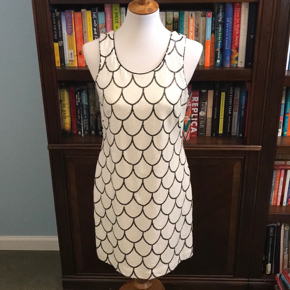 Sequined scallop cocktail dress - size 4